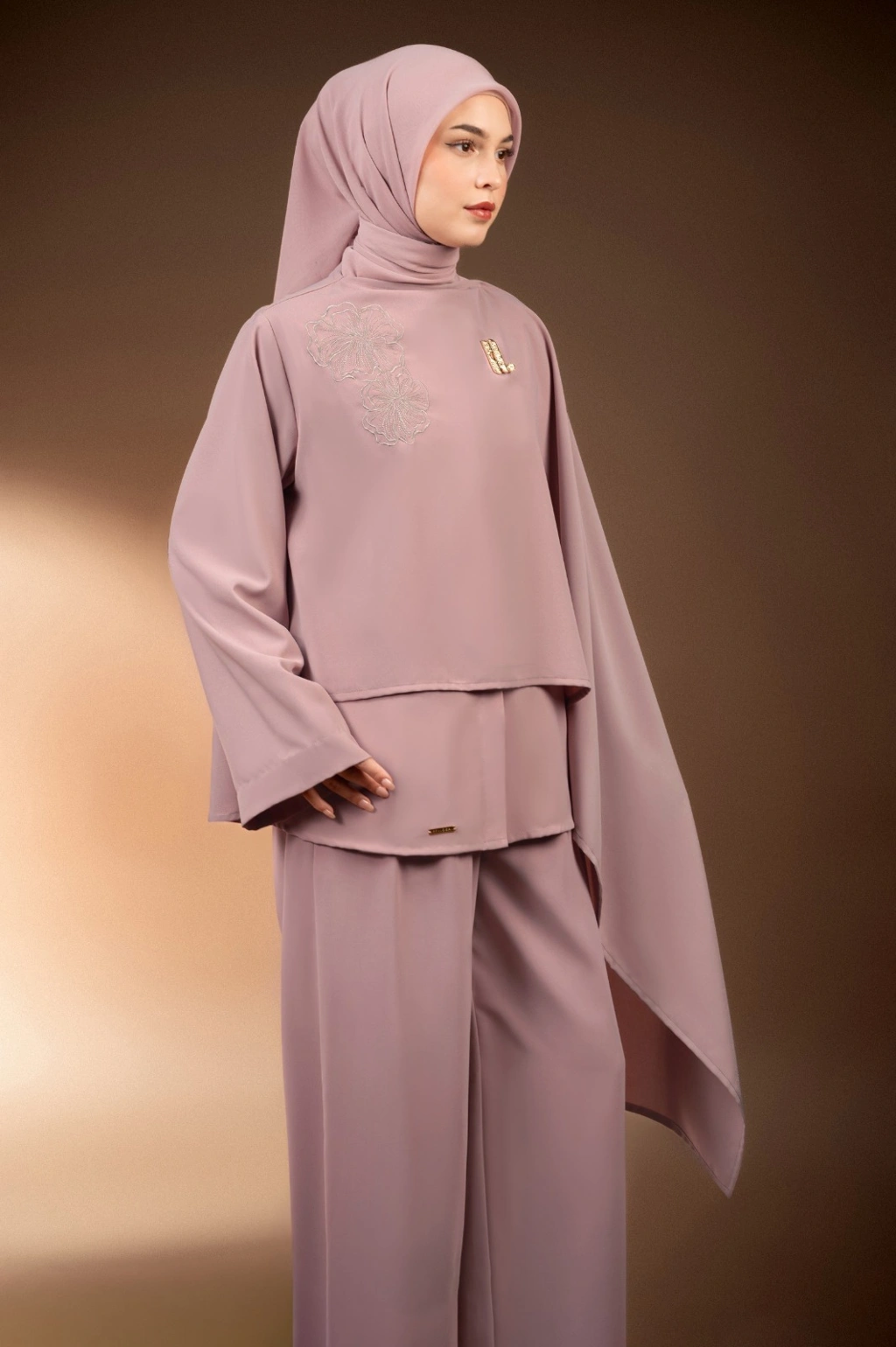 BLUS BERSELENDANG TENTREM SARI